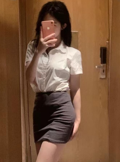 肤白貌美大长腿女神