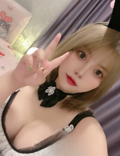 遇到一位极品身材的粉嫩鲍鱼小姐姐