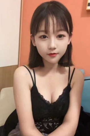 白嫩小姐姐