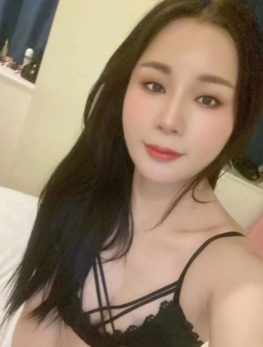 白净性感妩媚可甜可骚