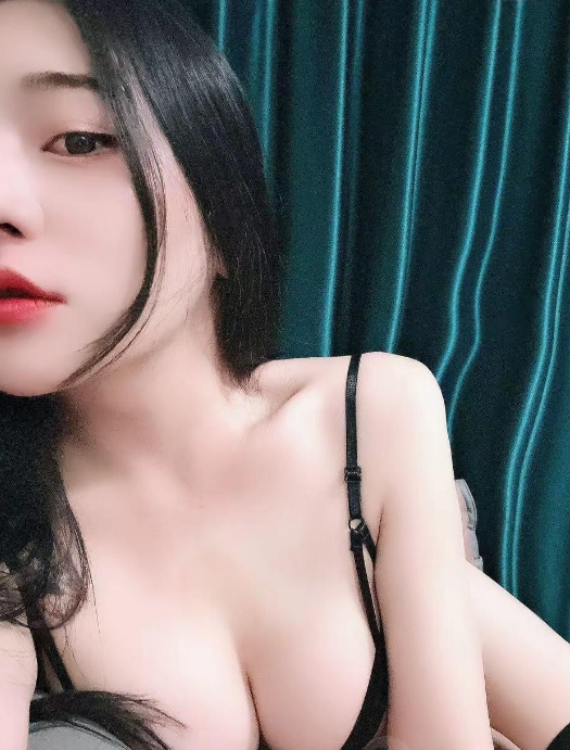 爽到一枚骚妹子口活超厉害