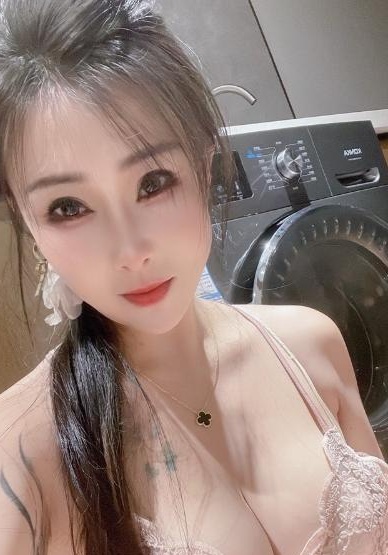 大奶浪妹儿