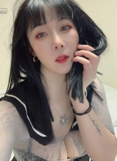 肤白大奶嫩鲍