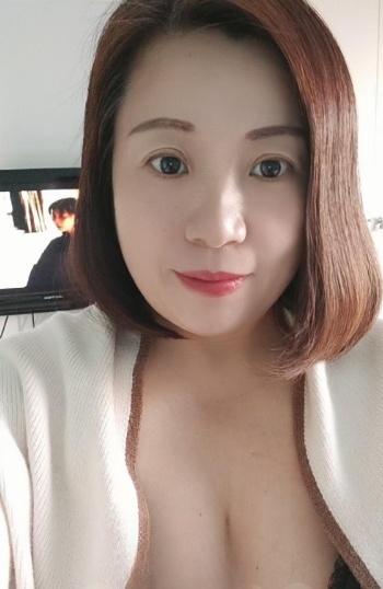大奶妩媚少妇
