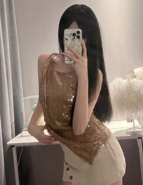 眼睛妹子，戴上眼镜魅力四射