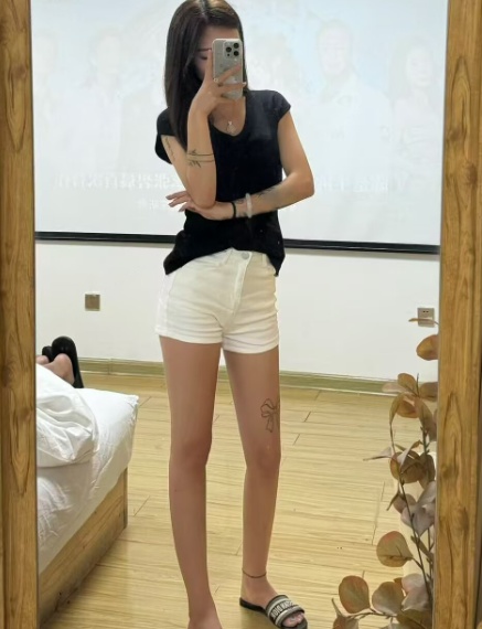 19岁高颜值气质美女