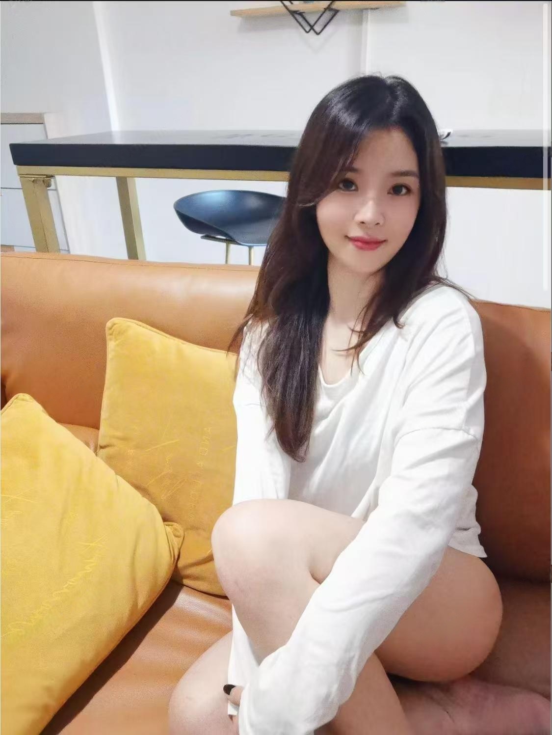 后入雨桐小翘臀