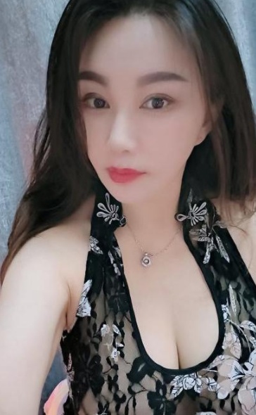 体育场居然轻熟女