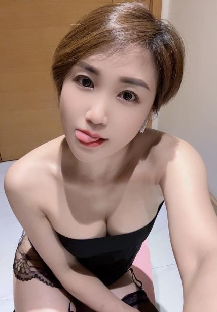 气质短发御姐