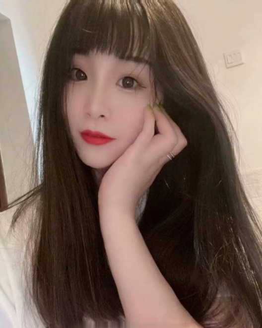 舌头很灵活的年轻小骚货