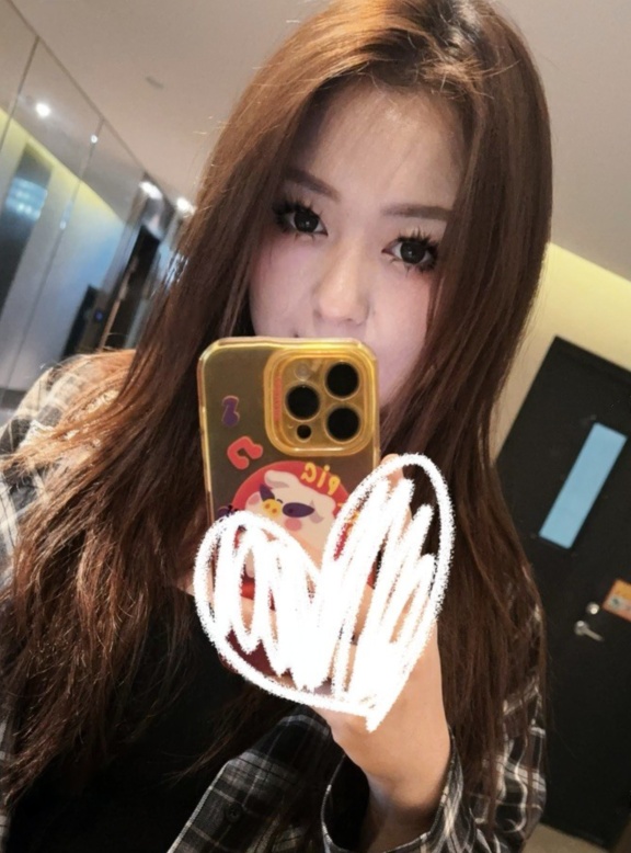 骚气大胸姐蜡笔