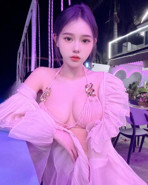 性感大灯小尤物