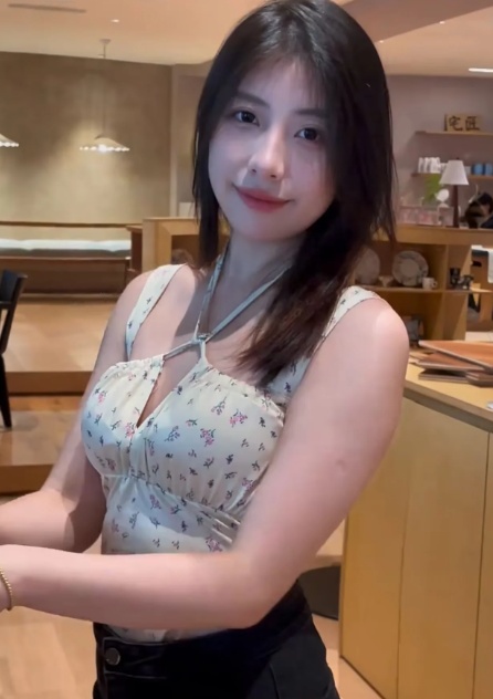 骚妹逼紧水泊