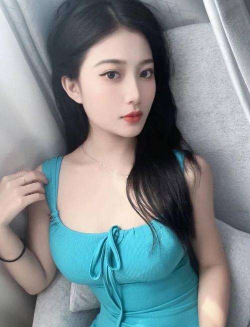 丰满妹妹逼紧水多可深喉