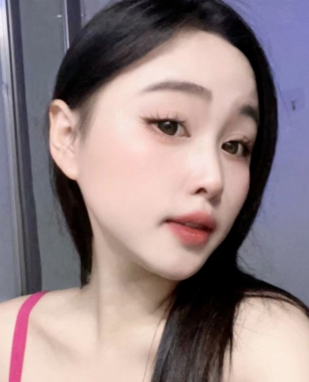 一字马大胸舞蹈老师