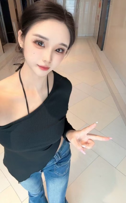 超嫩超甜美的小姐姐