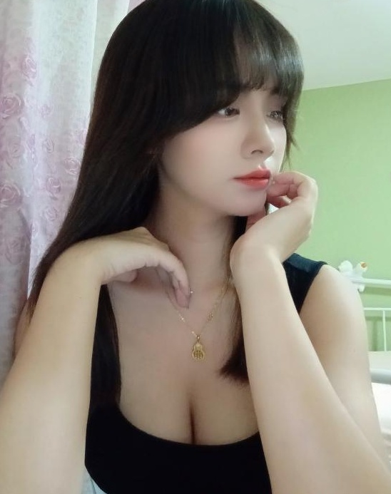 南京大胸清纯美少女