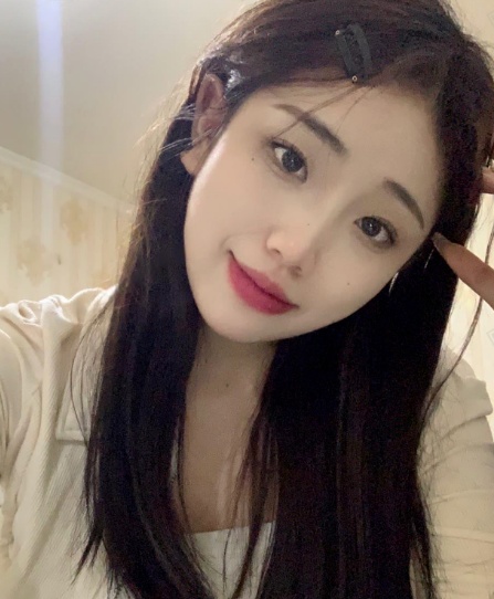 玲珑水嫩，多姿多彩，极品姑娘