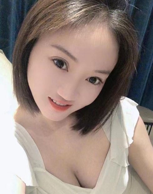 白嫩皮肤巨乳肥臀白虎