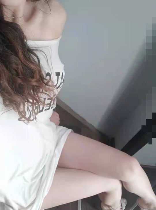 市中心长腿性感御姐