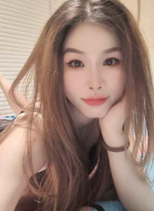 伸舌头湿吻拉丝朵朵