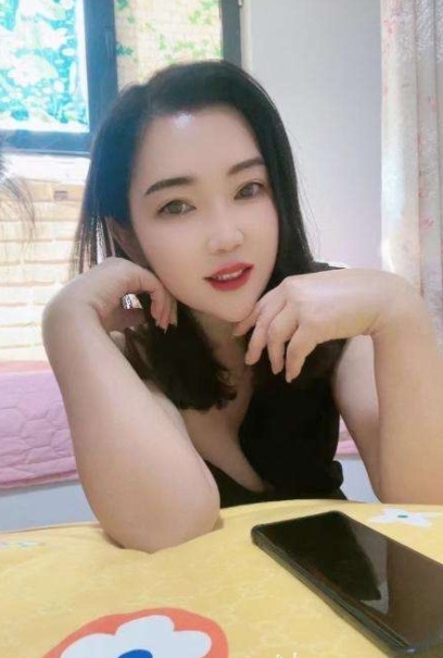 白嫩巨乳乐乐