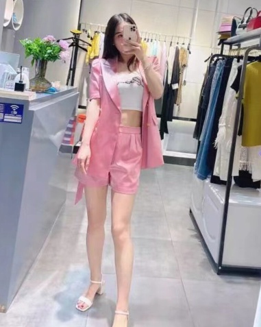 大胸微胖型老师