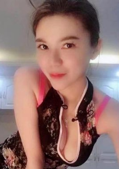 身材颜值无可挑剔的妹子