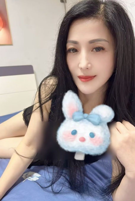 会所出来很骚的一个熟女