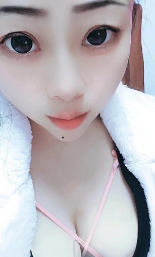 小骚货鲍鱼很紧服务不错