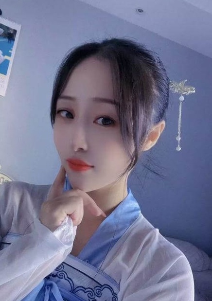 范湖浅笑笑