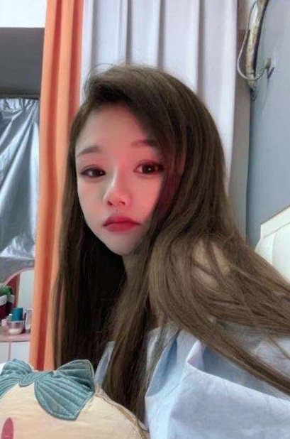 00后嫩妹子