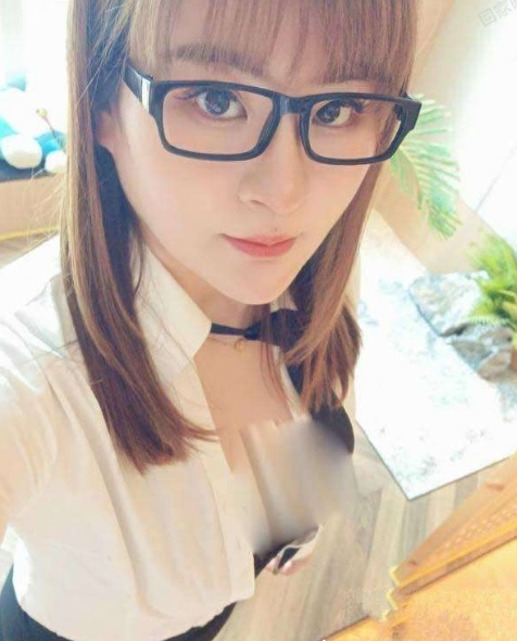 服WU控的雪儿