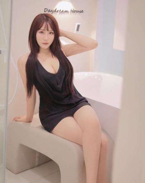 天心大胸御姐妹子