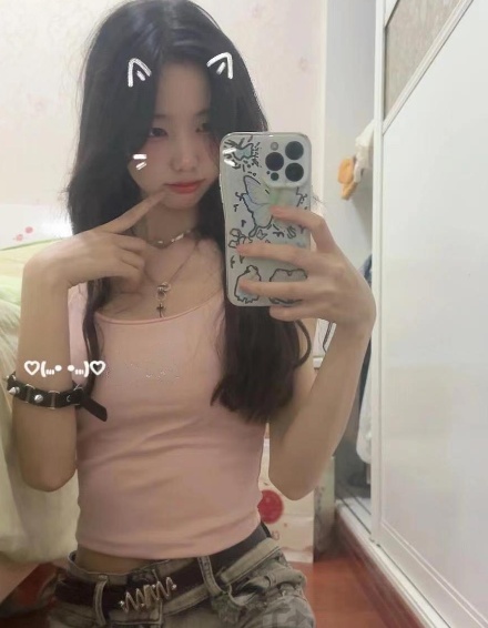 00后嫩妹穴紧水多易高潮