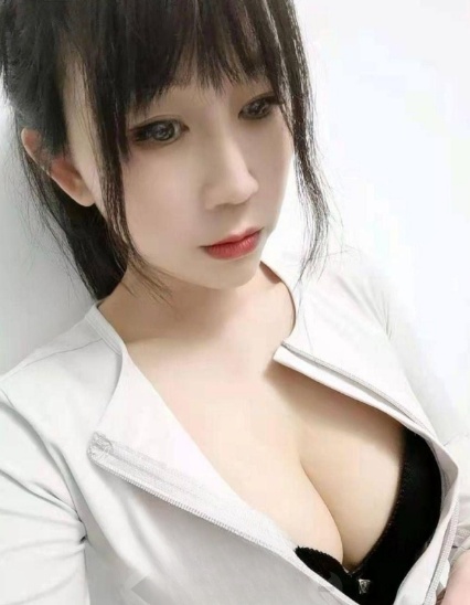 小巧玲珑乖巧可爱型。