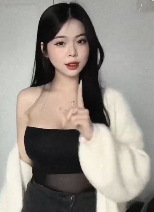 俏皮嫩妹小芸芸