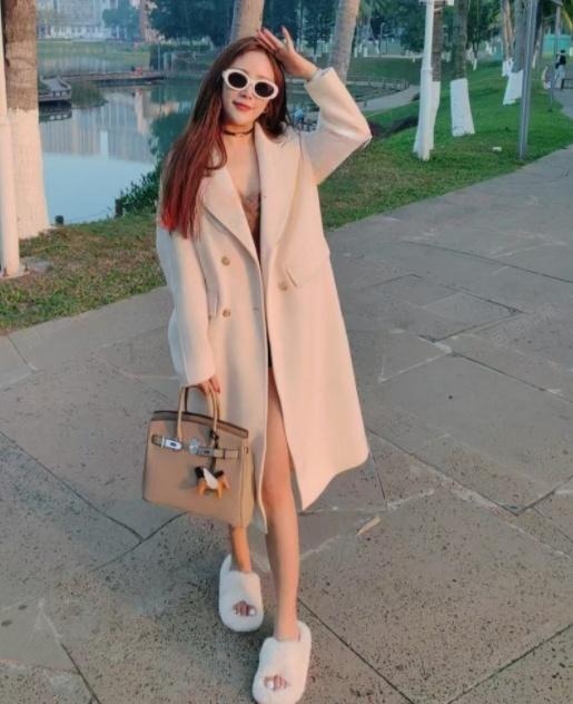 瑜伽老师贝贝