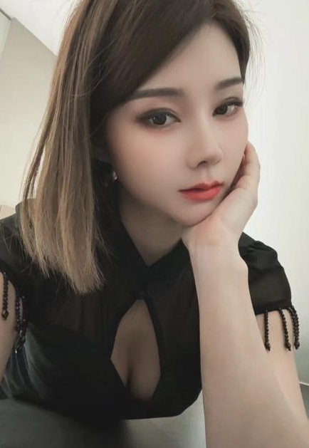 颜值服务性美女