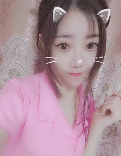 小妹子看着很清纯实际却很骚