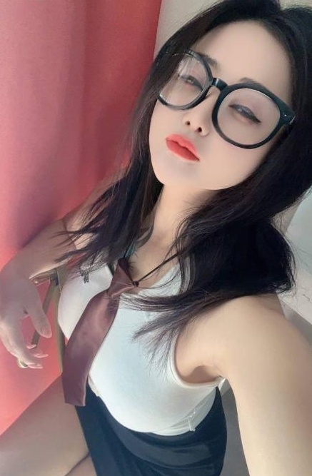 园区潮喷性感萝莉少妇