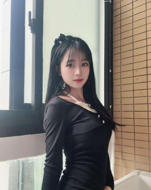 上城大白腿依依