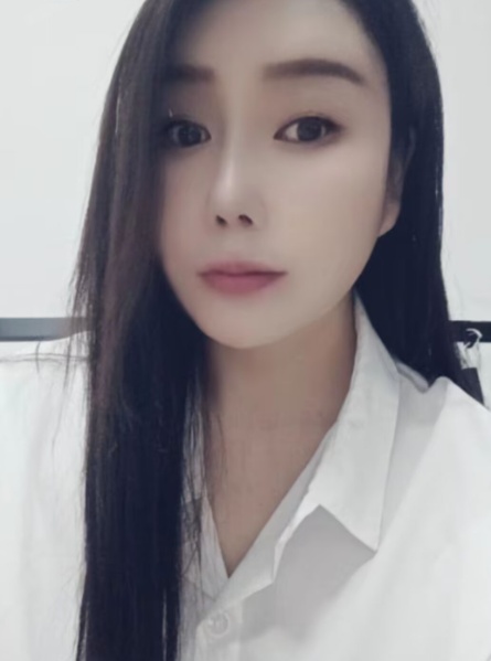 漂亮妹子胸好皮肤白