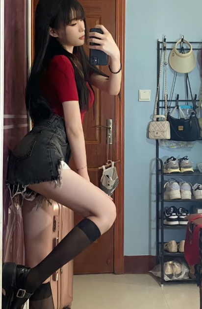 体验初恋女友小穴粉嫩刚开孢