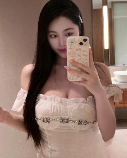 非常有味道的一个妹子 成熟闷骚