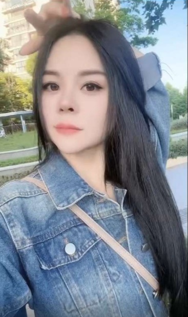 颜值还算过得去的姐姐