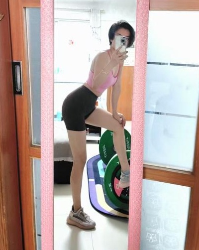 短发御姐娜娜