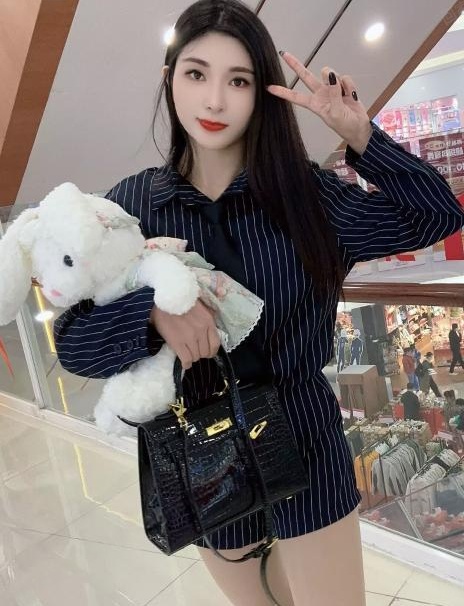 轻熟少妇小易