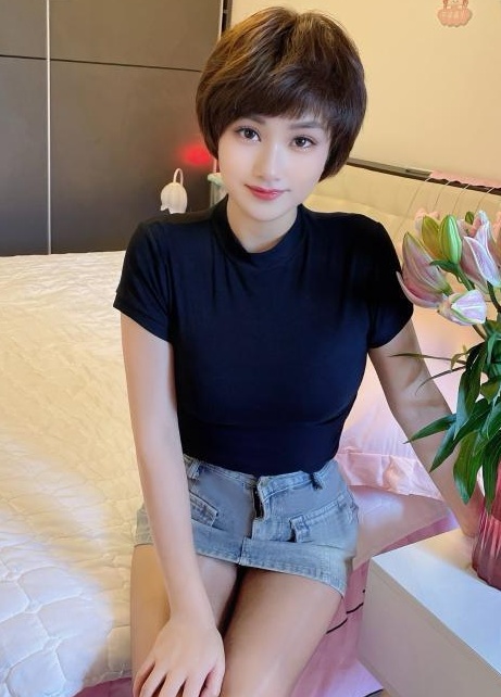 黄埔黑丝制服御姐