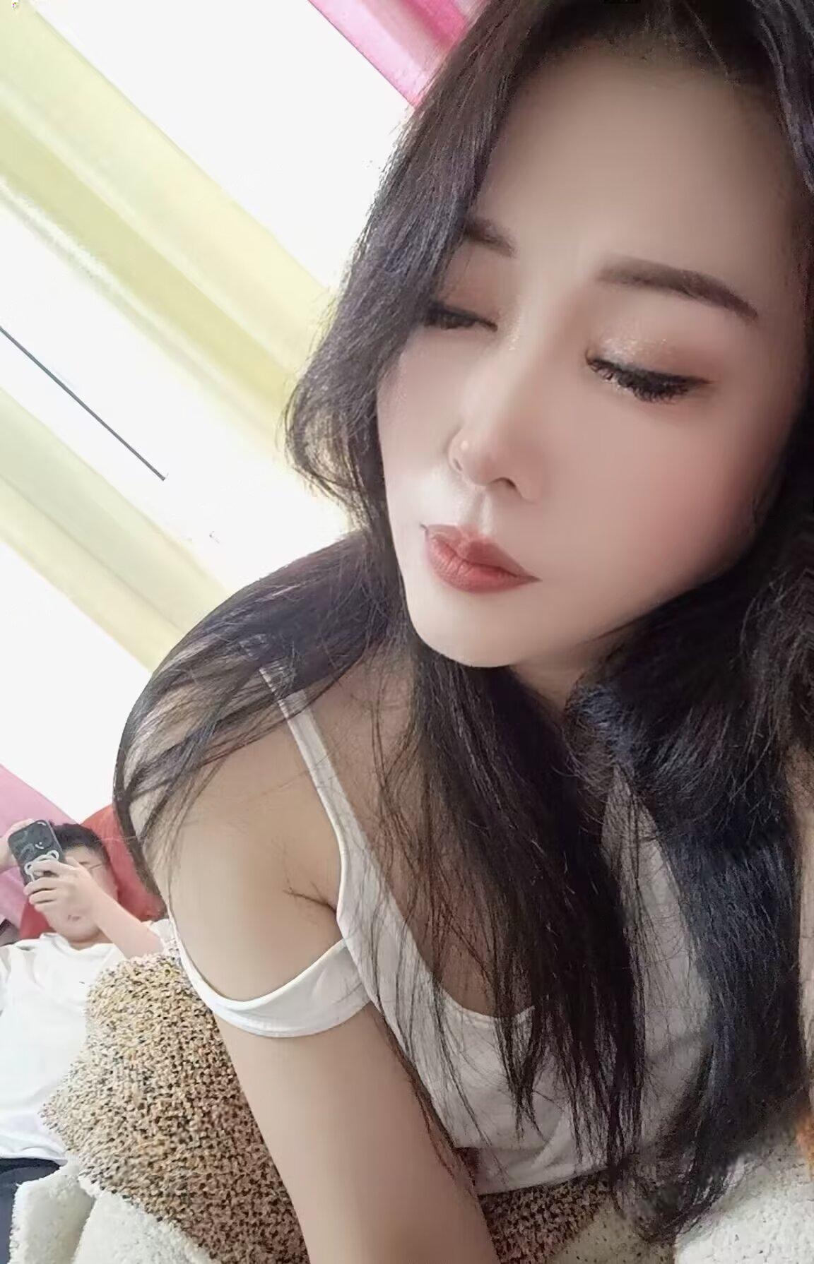 沈辽路附近美女
